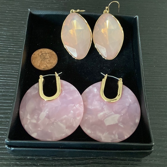 Jewelry - CLEARANCE NWOT Acrylic Pink & Goldtone Earrings